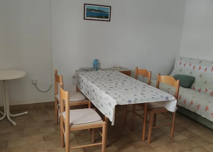 アパート Corkalo ティスノ